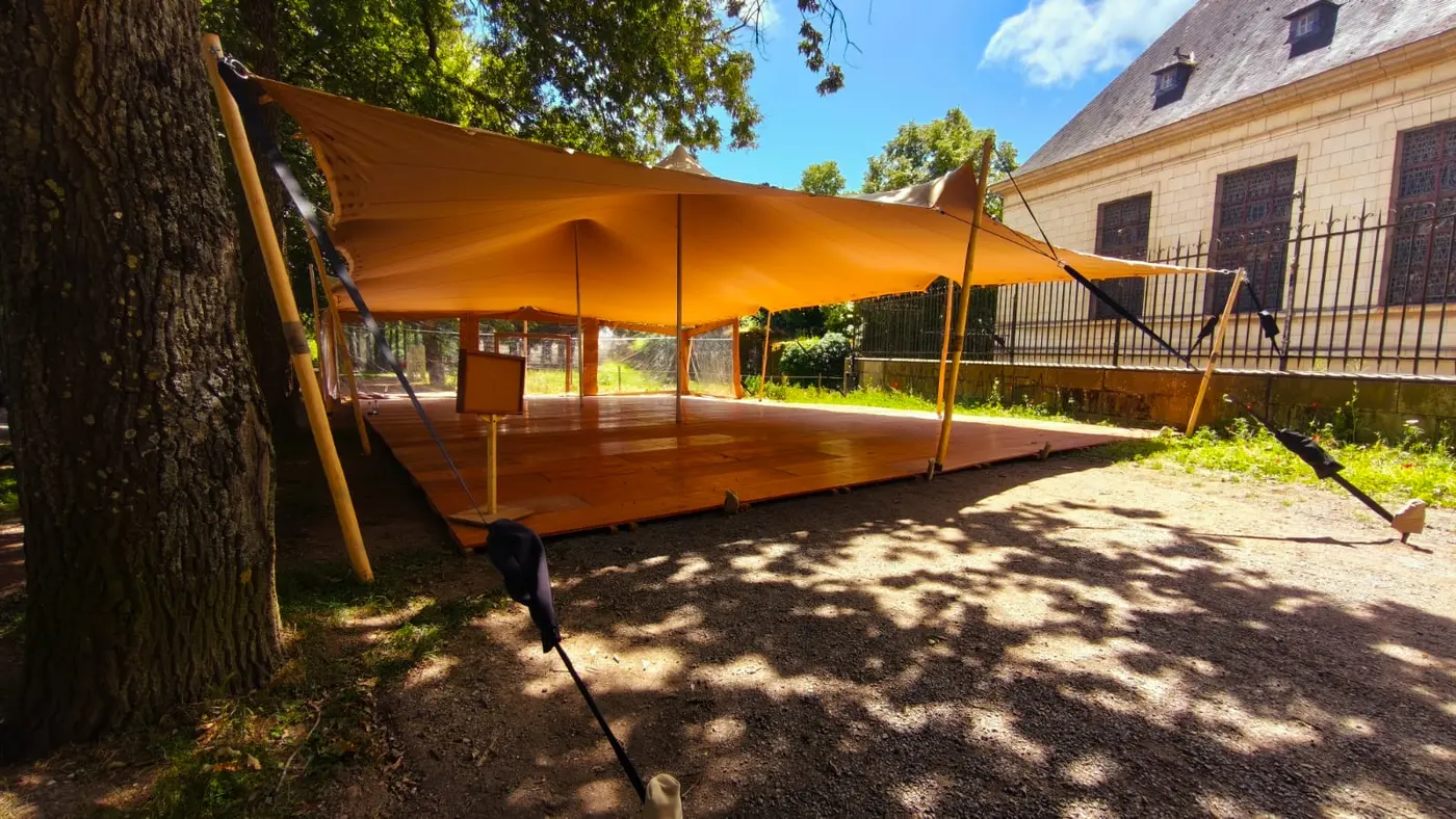 Réception sous tente Stretch pour mariage, cocktail ou séminaire extérieur